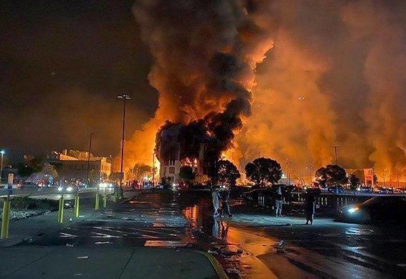 Опубликованы кадры чудовищных беспорядков и пожаров в США