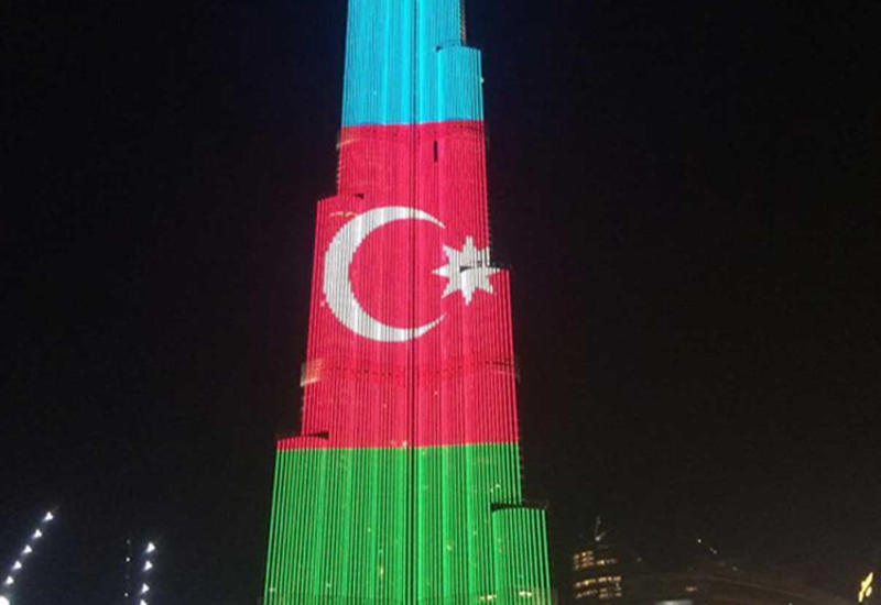 Высочайшее здание в мире окрасилось в цвета азербайджанского флага