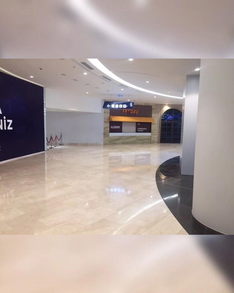 Вот как выглядит "Dəniz Mall" изнутри