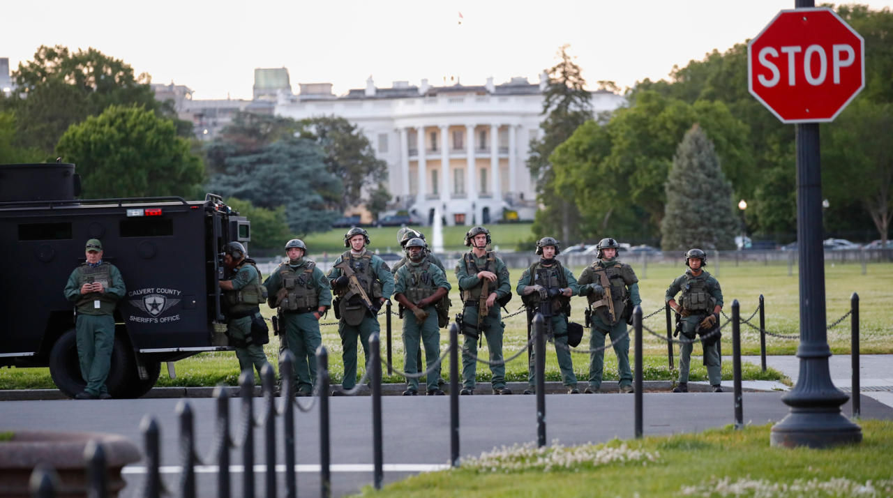 Вашингтон в огне и протестующие у Белого дома