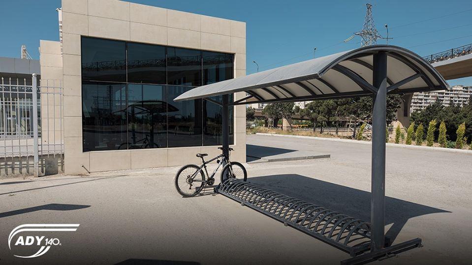 В Баку на ж/д станциях установлены бесплатные велопарковки