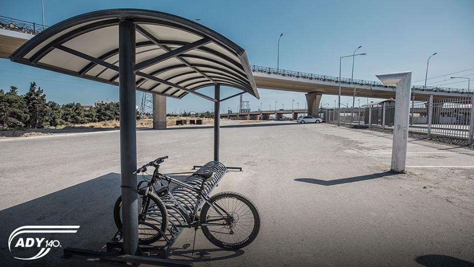 В Баку на ж/д станциях установлены бесплатные велопарковки