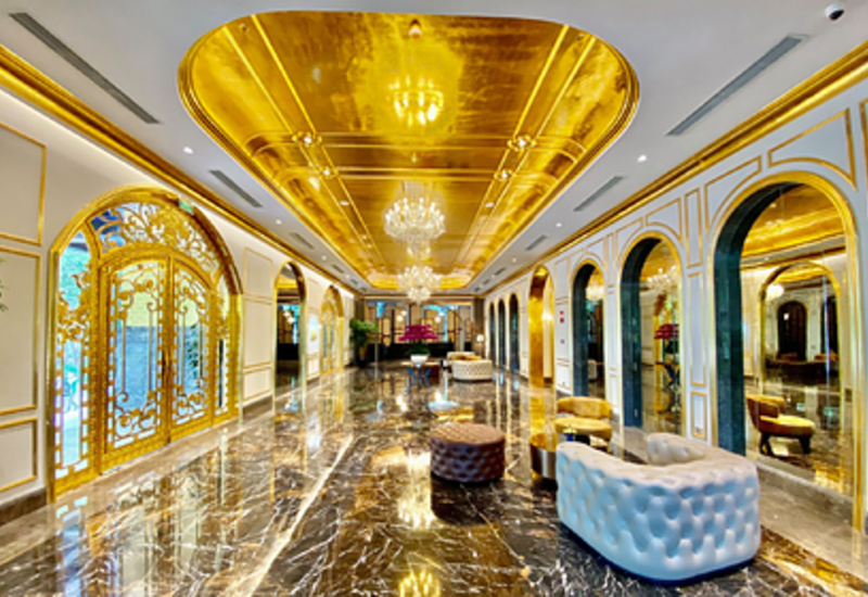 Открылся первый в мире покрытый 24-каратным золотом отель