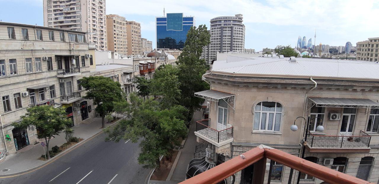 Опустевший Баку: виды из окон, балконов и с улиц