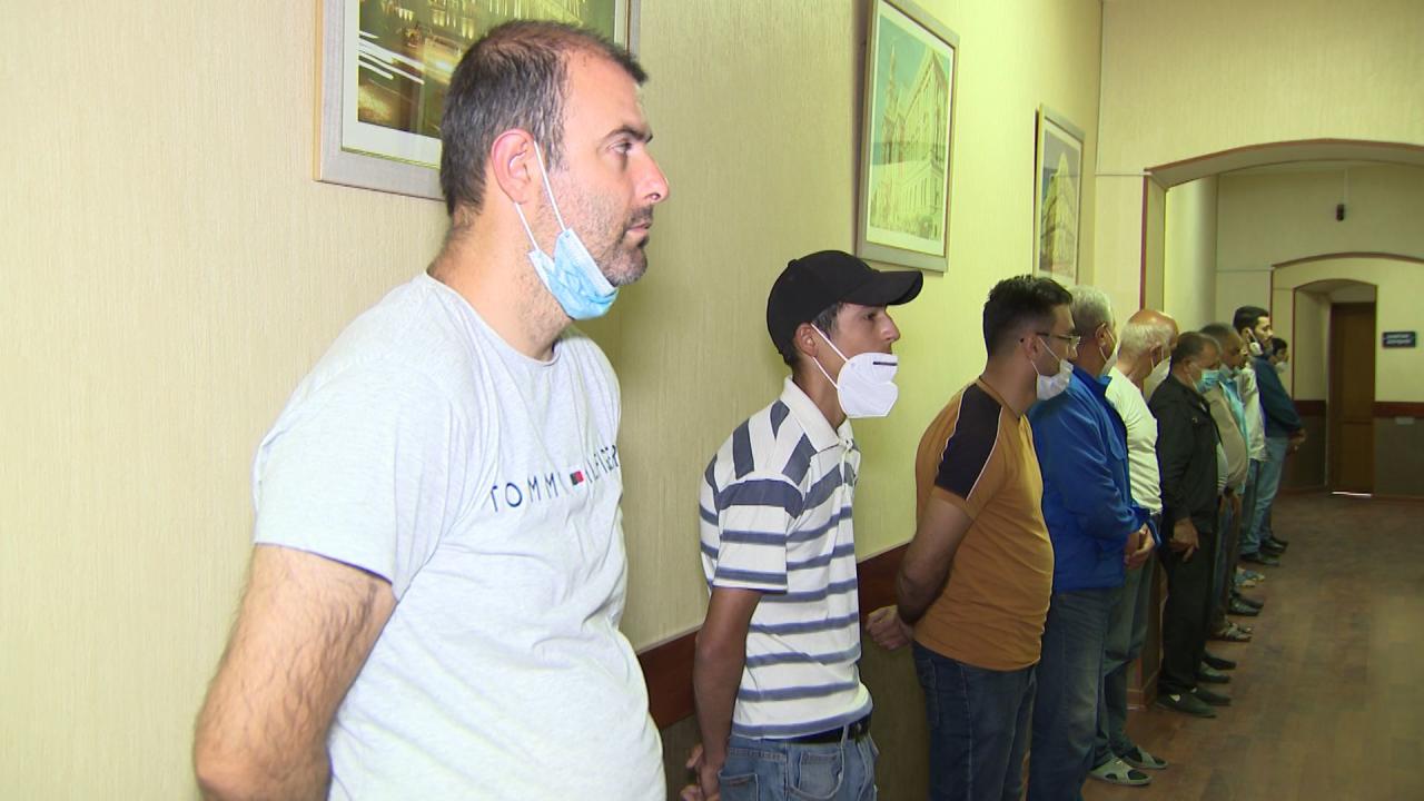 В Баку задержали 11 человек, игравших в домино на улице