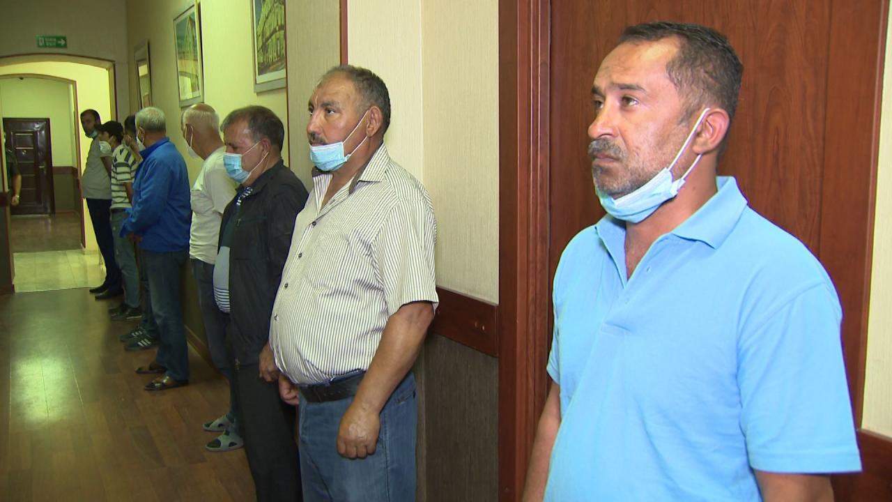 В Баку задержали 11 человек, игравших в домино на улице