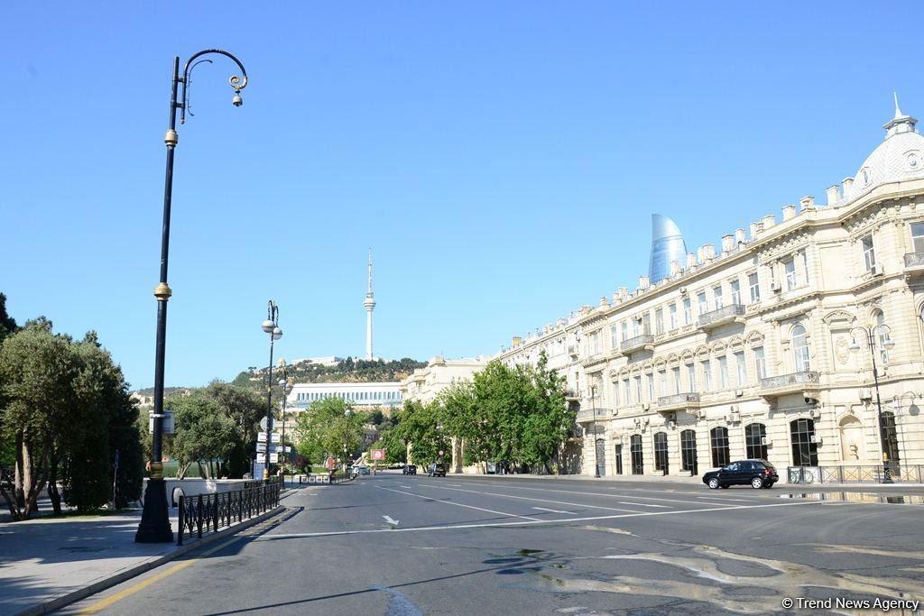 Опустевший Баку: Невероятные кадры города в первый день жесткого карантина