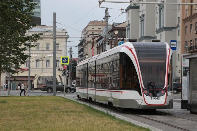 В Москве провалился грунт под трамвайными путями