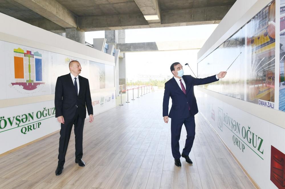 Президент Ильхам Алиев ознакомился со строительством Гянджинского дворца спорта