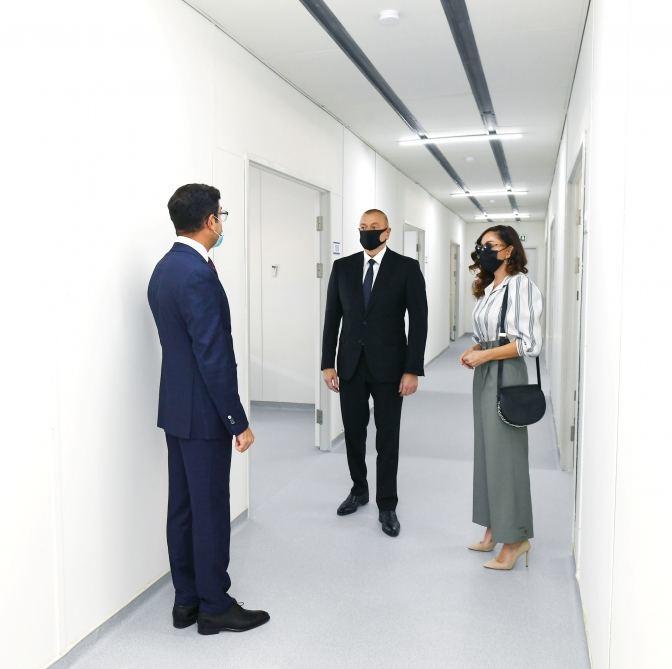 Президент Ильхам Алиев и Первая леди Мехрибан Алиева приняли участие в открытии больницы модульного типа в Гяндже