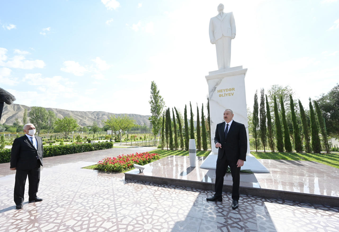 Президент Ильхам Алиев принял участие в церемонии сдачи в эксплуатацию ТЭС "Азербайджан" после капитальной реконструкции в Мингячевире