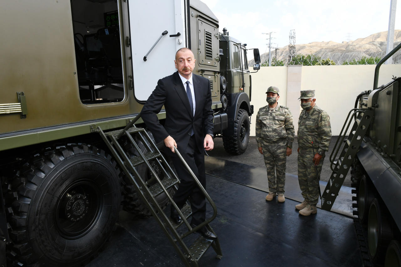 Президент Алиев Азербайджана в военной