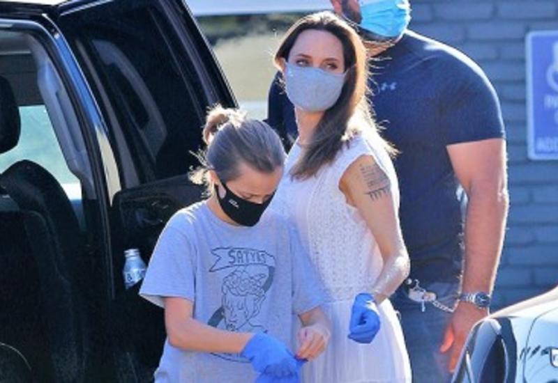 Анджелина Джоли устроила шопинг с дочерью