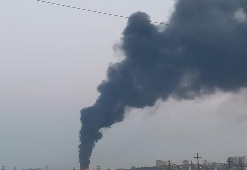 Пожар на фабрике по производству красок в Баку потушен