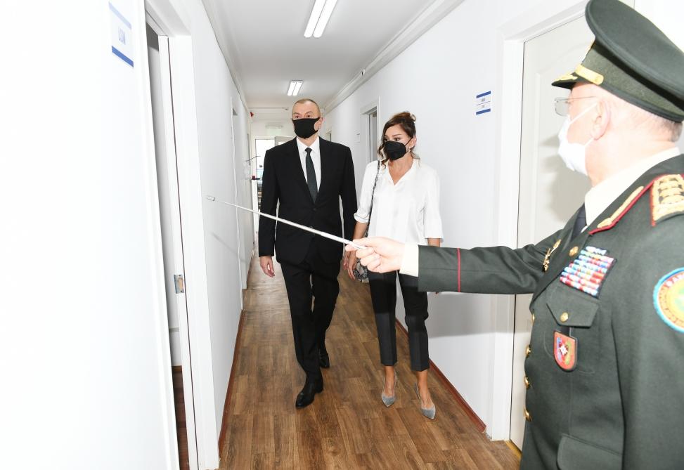 Президент Ильхам Алиев и Первая леди Мехрибан Алиева приняли участие в открытии модульного госпиталя для лечения больных коронавирусом в Баку