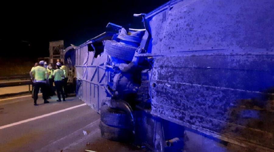 Пассажирский автобус перевернулся в Турции, есть погибший и пострадавшие