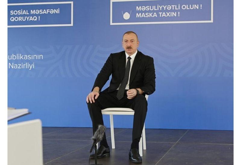 Prezident İlham Əliyev: Bu gün neftin qiymətinin düşməsinə sevinən bir Ermənistandır, bir də özünü müxalifət adlandıran antimilli şura