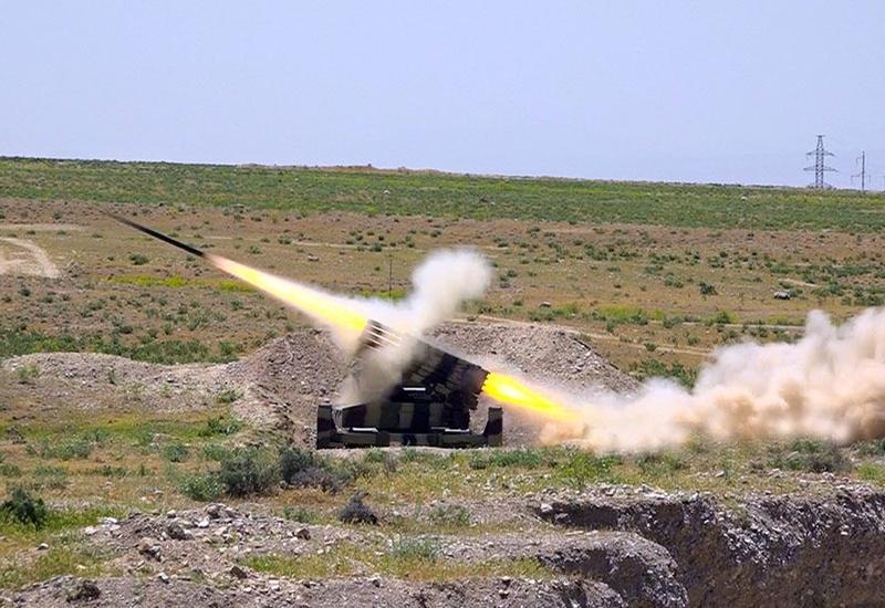 Азербайджанская армия наносит удары лишь по военным объектам