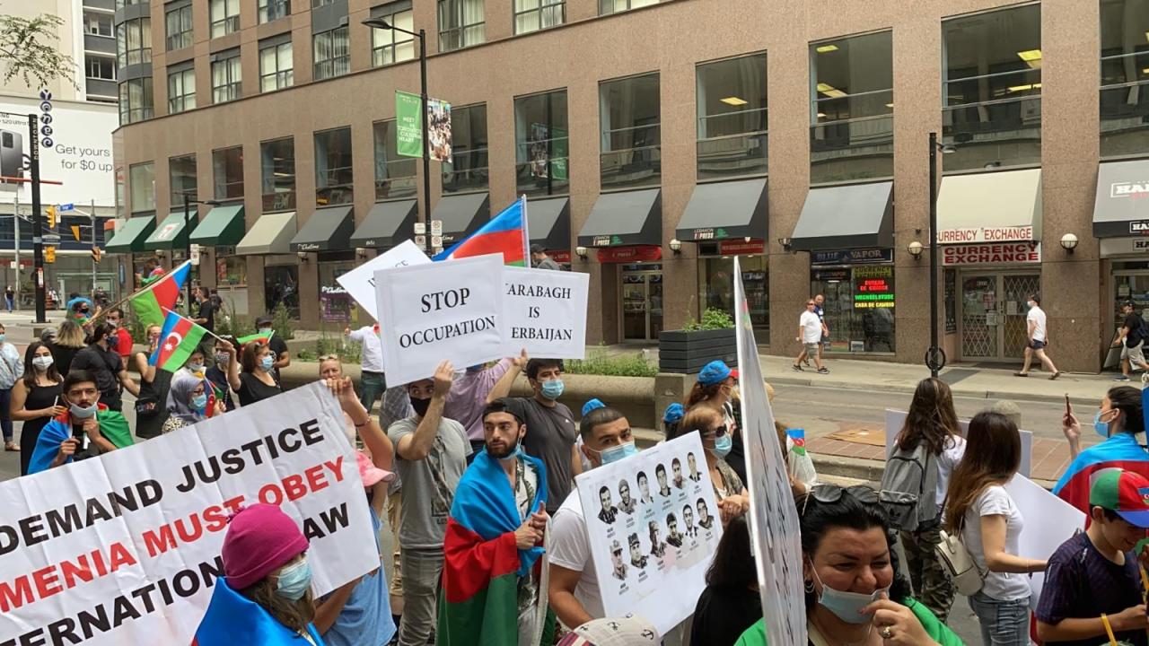 Проживающие в Канаде азербайджанцы организовали акцию в поддержку ВС Азербайджана
