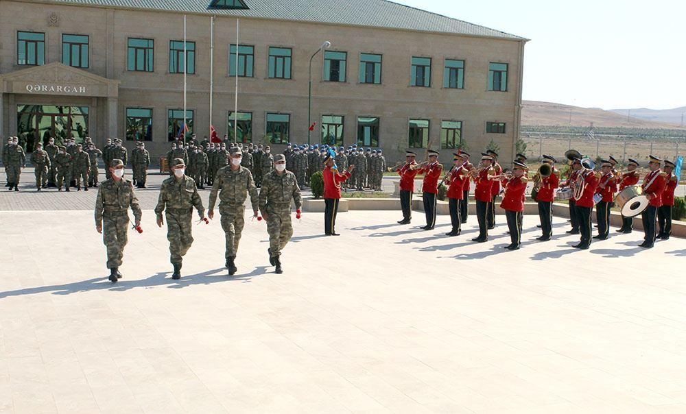 В Азербайджане торжественно встретили турецкие войска