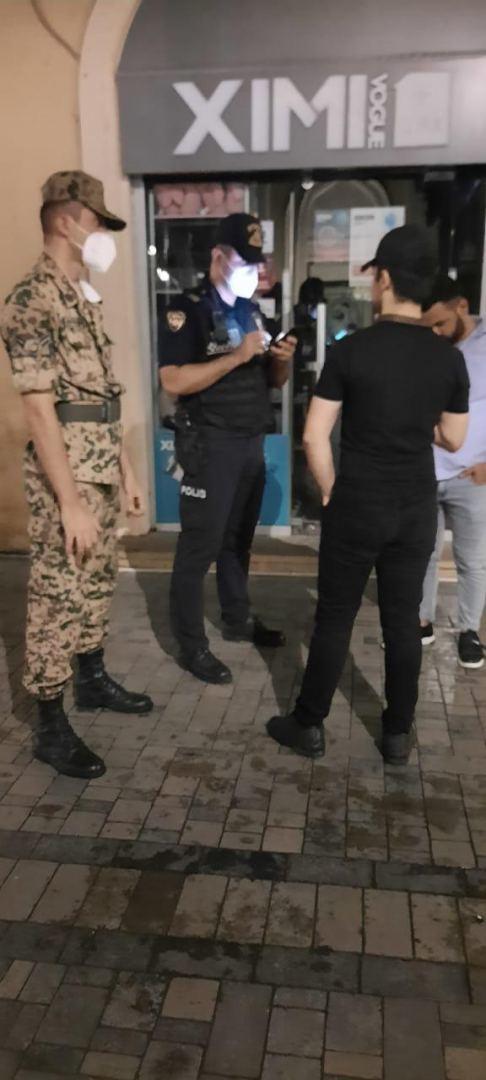 В Баку продолжаются вечерние рейды полиции