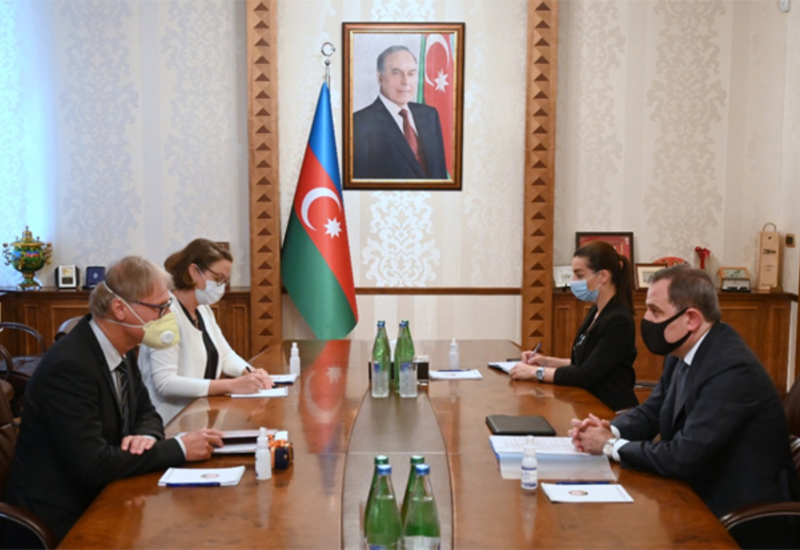 Глава МИД Азербайджана обсудил ряд сфер сотрудничества с послом Германии