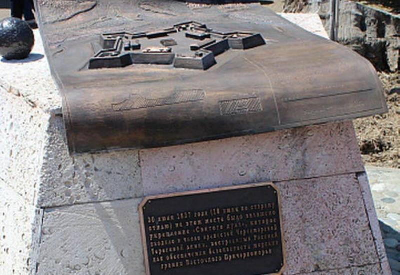 Армяне снесли в Адлере памятник русским воинам