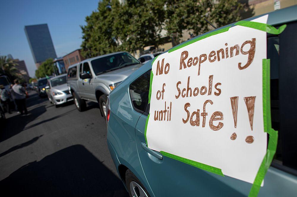 В США протестуют против открытия школ