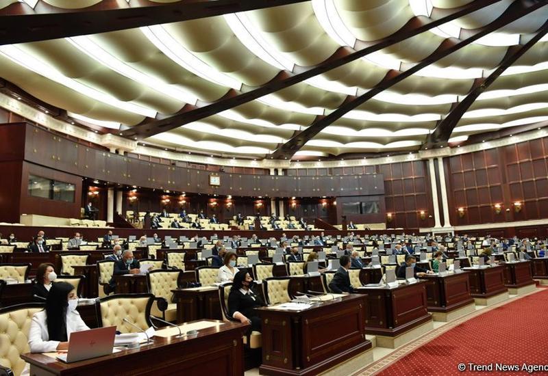 Милли Меджлис принял во втором чтении законопроект о внесении изменений в госбюджет-2022