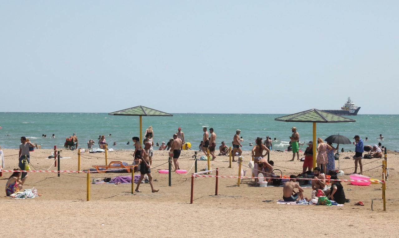 На бакинских пляжах усилили контроль за соблюдением карантинных мер