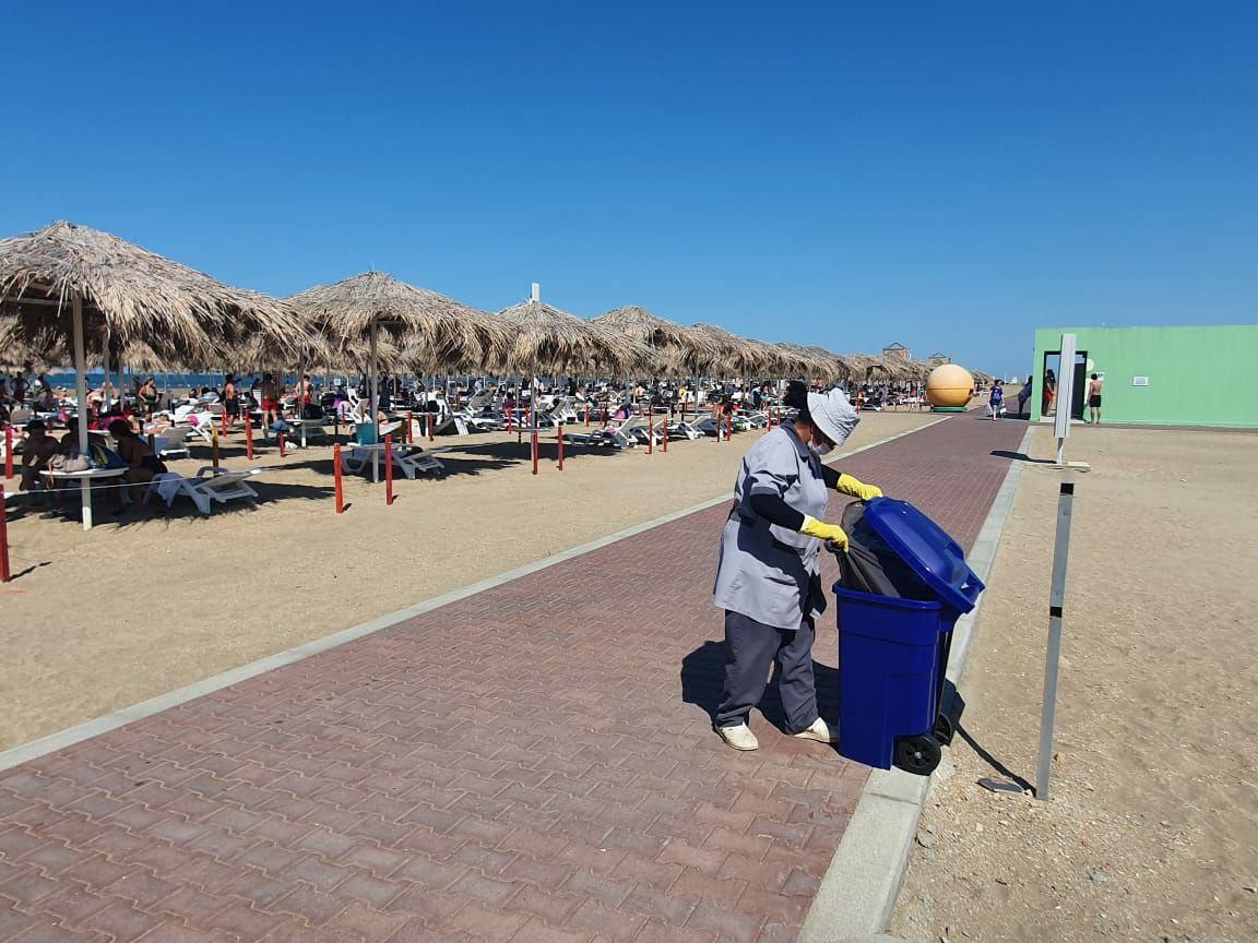 Гражданам следует ходить на менее людные пляжи, чтобы избежать увеличения риска заражения коронавирусом