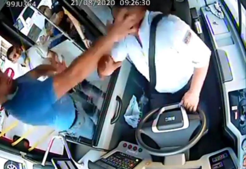 В Баку пассажир ударил водителя, потребовавшего от него надеть маску