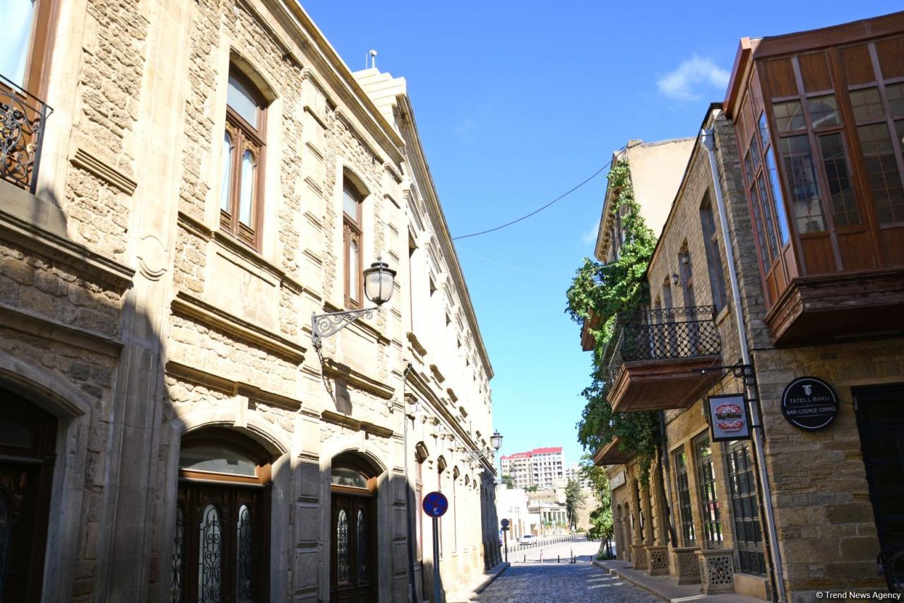 Баку встречает «карантинную осень»