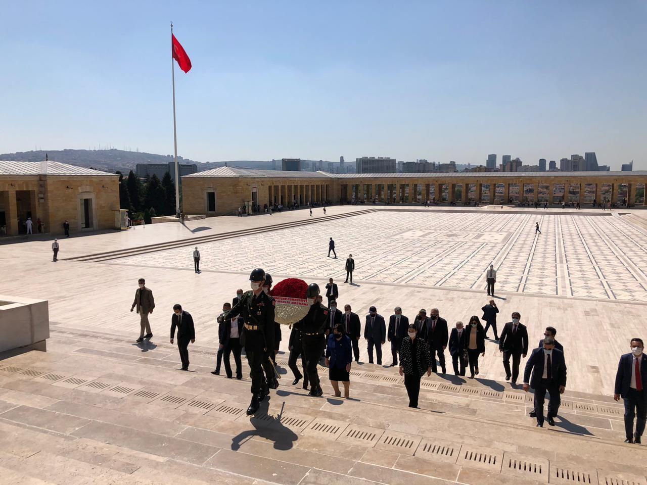 Делегация Милли Меджлиса посетила могилу Мустафы Кемаля Ататюрка