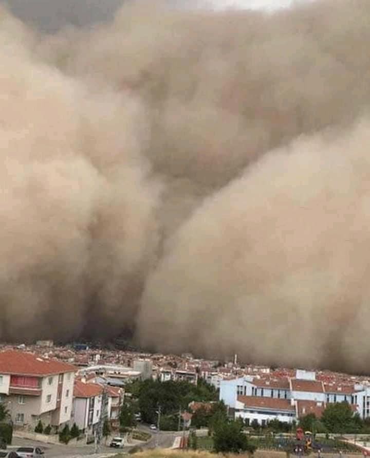 На провинцию Анкара в Турции обрушился мощный ураган