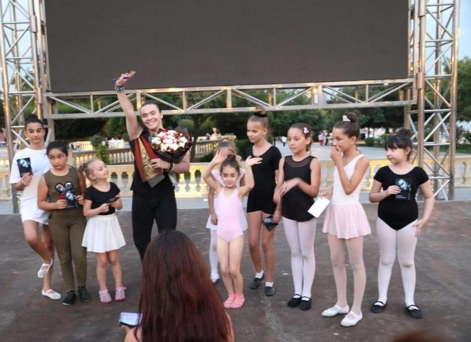 На бакинском бульваре прошел мастер-класс для юных артистов балета