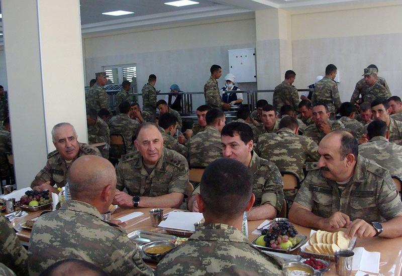 Хикмет Гаджиев посетил воинские части в прифронтовой зоне