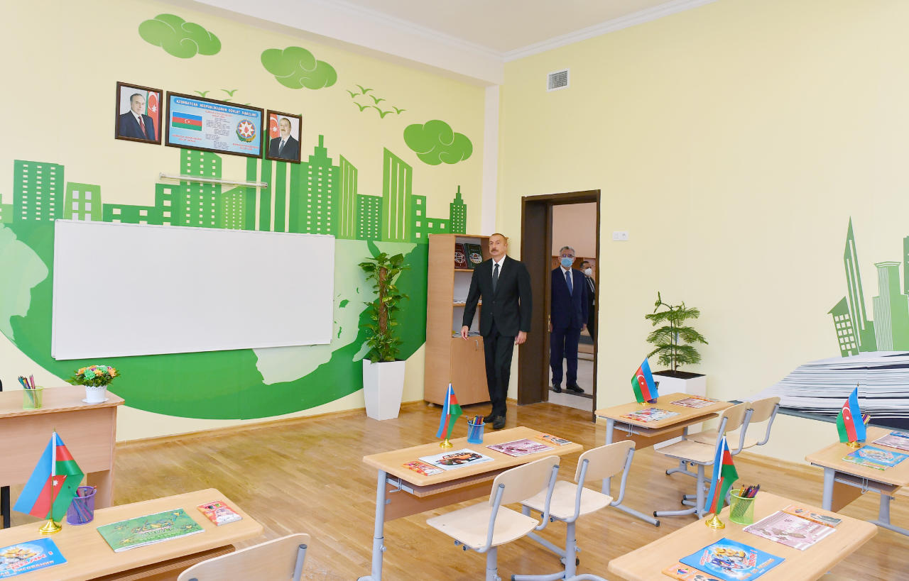 Президент Ильхам Алиев принял участие в открытии школы номер 154 в поселке Амирджан
