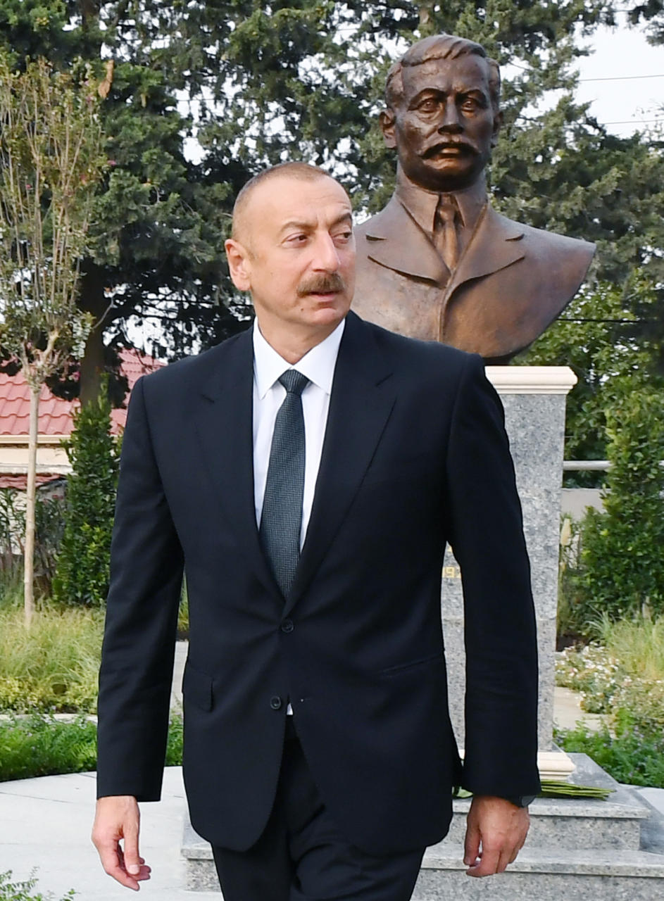 Президент Ильхам Алиев ознакомился с условиями, созданными в парке имени Муртузы Мухтарова в поселке Амирджан