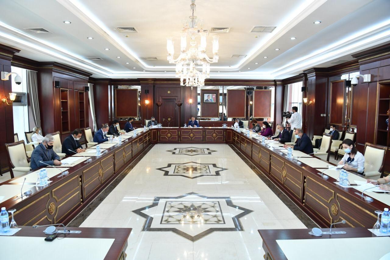 Милли Меджлис Азербайджана заслушал отчет парламентского комитета