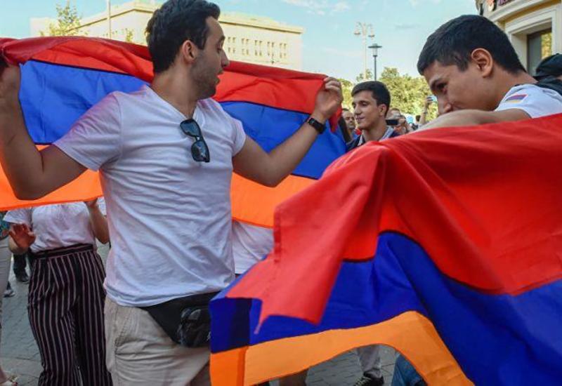 Россияне устали от армян -