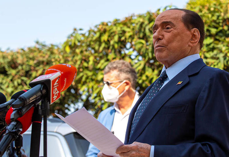 Берлускони вернулся к работе после коронавируса