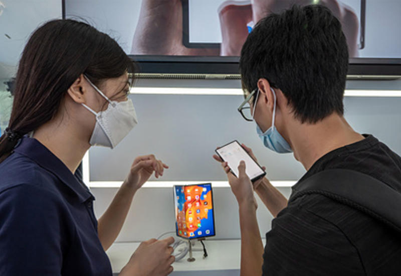 Huawei придумала способ заряжать смартфоны на расстоянии