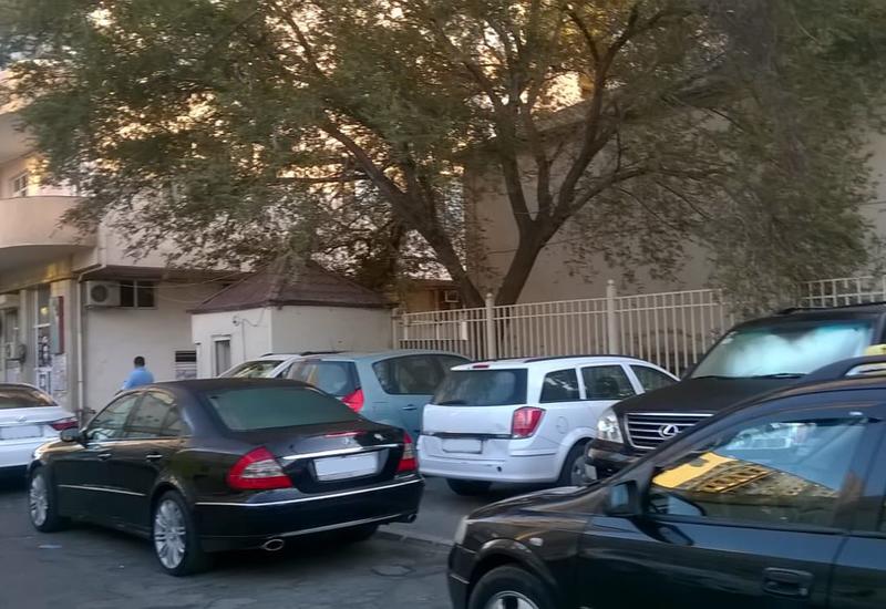 В Баку продолжаются мероприятия по борьбе с незаконной парковкой
