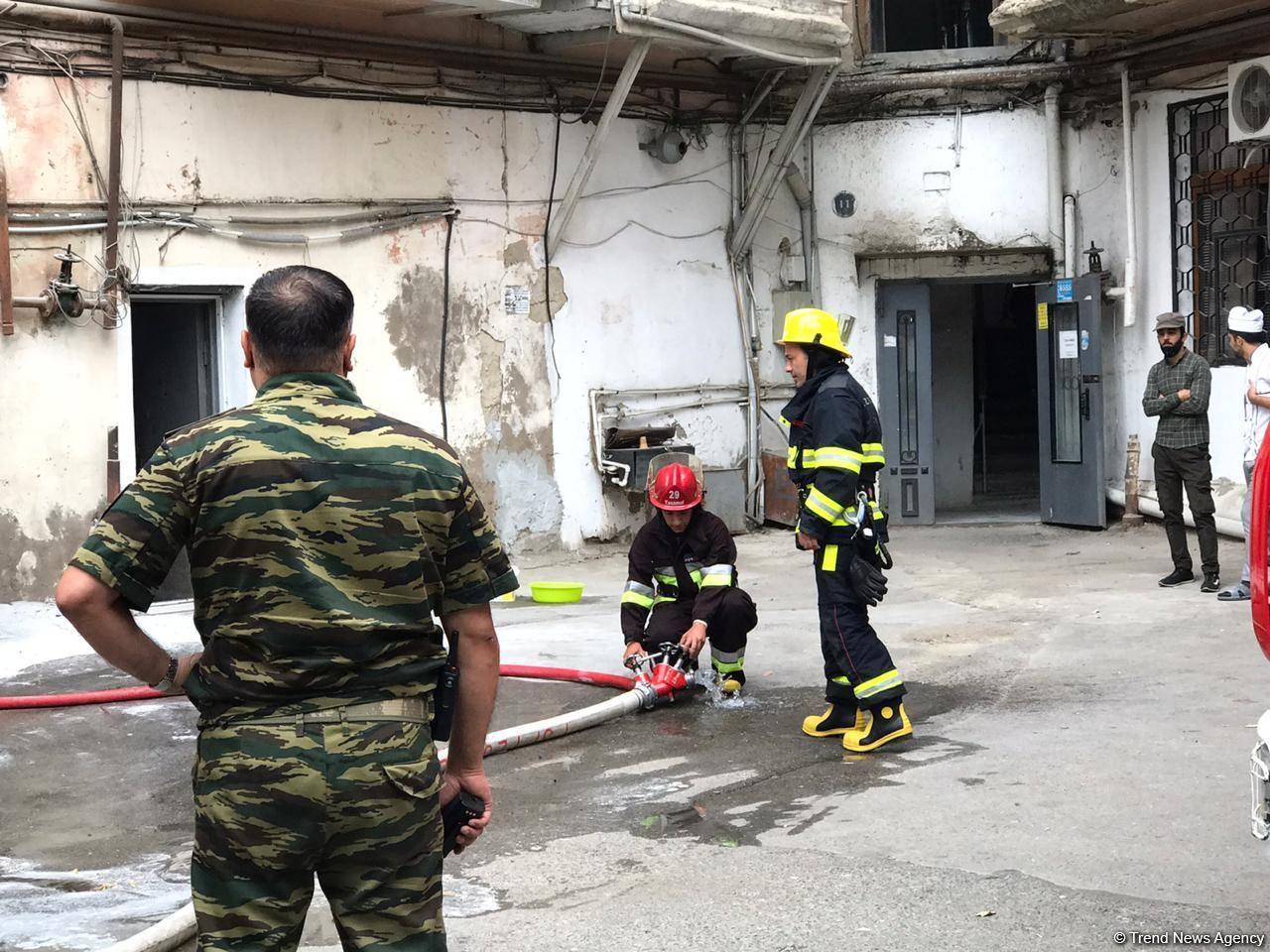 Пожар в ресторане в центре Баку