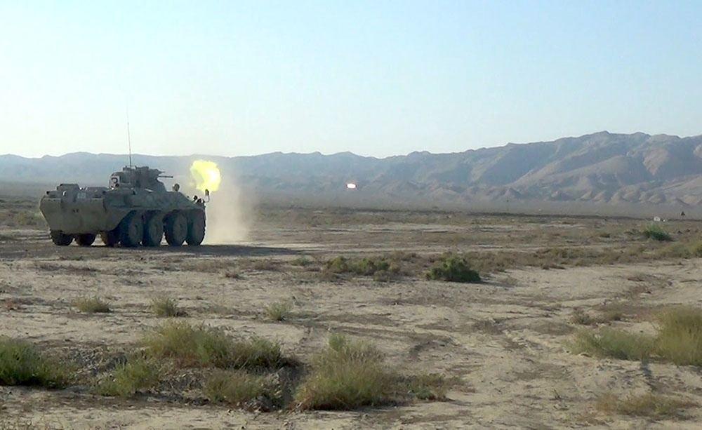 Азербайджанские экипажи бронетехники совершенствуют боевые навыки