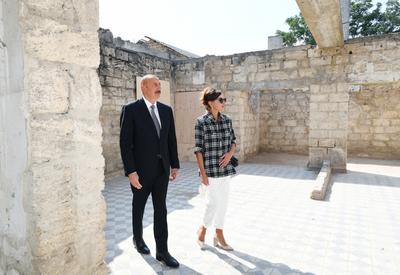 Президент Ильхам Алиев и Первая леди Мехрибан Алиева ознакомились с работами по благоустройству в поселке Балаханы - ФОТО - ВИДЕО