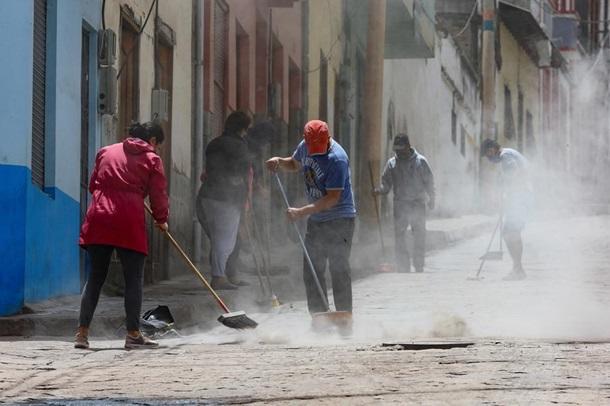 Эквадор засыпало вулканическим пеплом