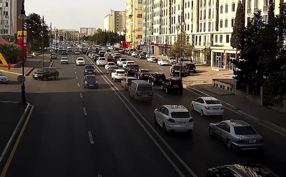 ДТП в центре Баку привело к пробке