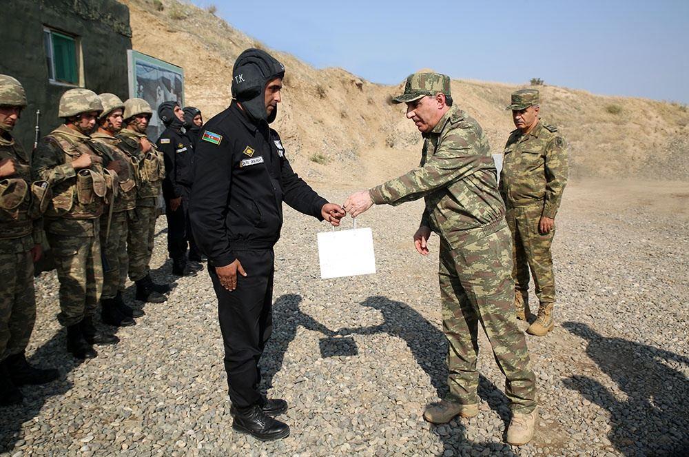 Камран Алиев и Ханлар Велиев посетили воинские части в прифронтовой зоне